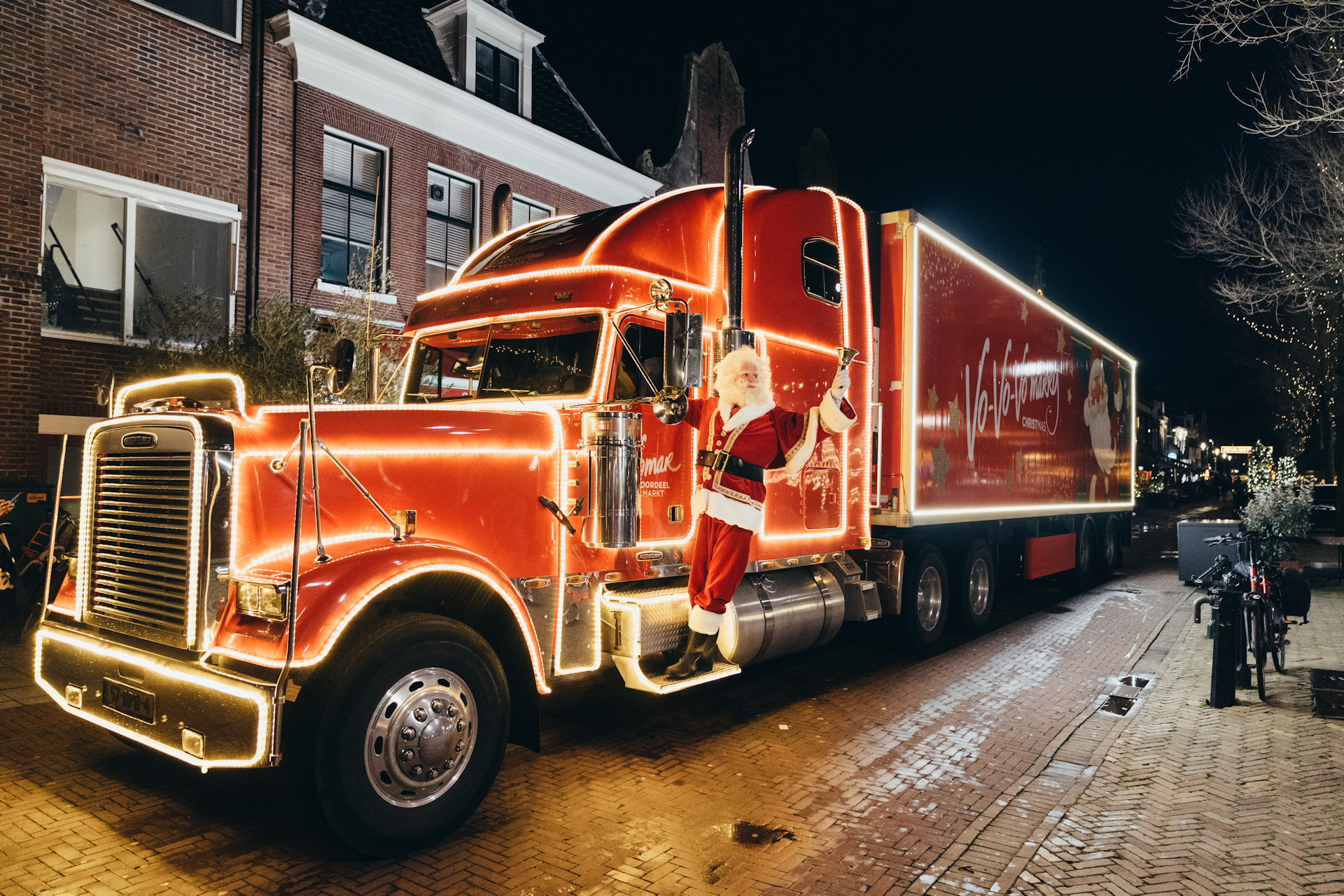 De Kerstman en zijn Vomar Kersttruck